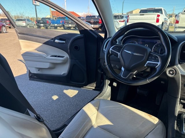 Used 2016 Chrysler 300 Limited w/ Driver Convenience Group image 17