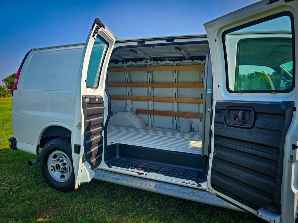 Used 2017 GMC Savana 2500 RWD image 25