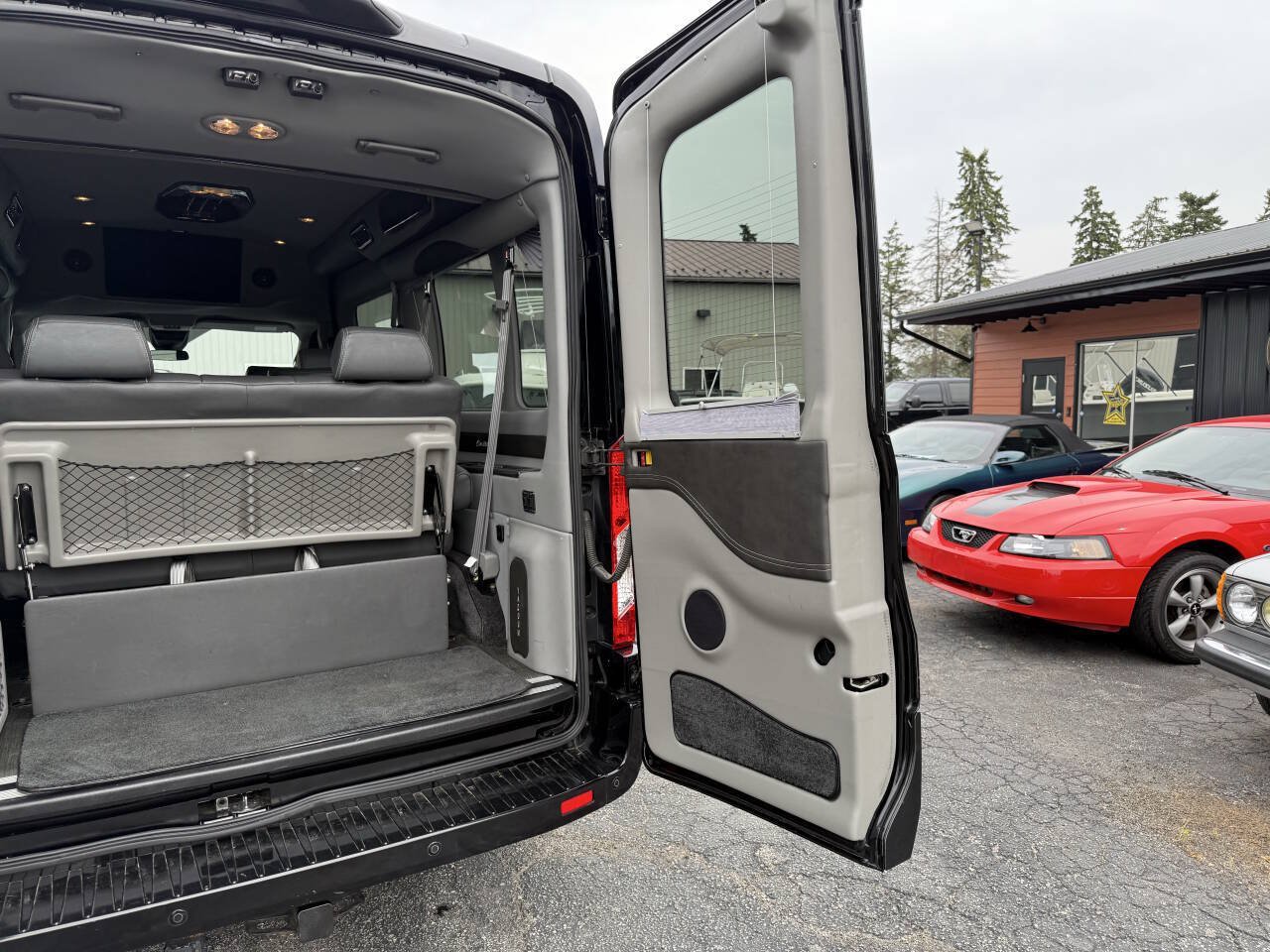 Used 2018 Ford Transit 250 148 Medium Roof w/ Exterior Upgrade Package RWD image 19