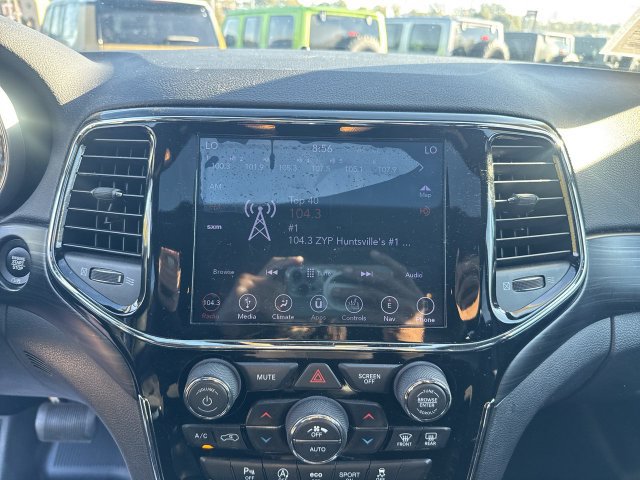 Used 2019 Jeep Grand Cherokee Altitude AWD/4WD image 17