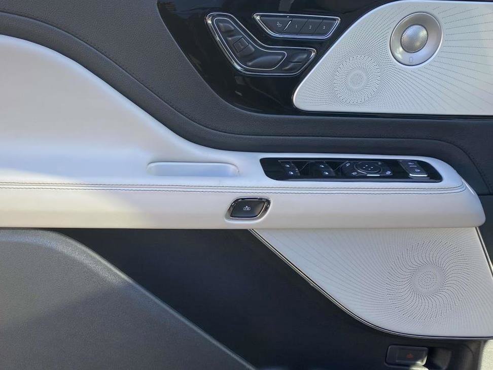 New 2025 Lincoln Aviator Reserve w/ Luxury Package image 16