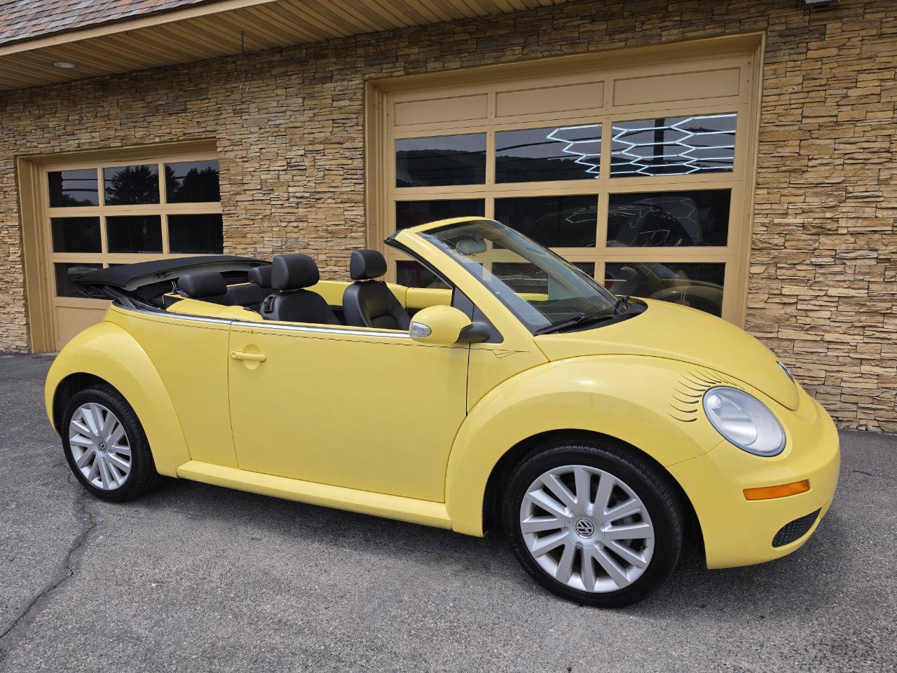 Used 2008 Volkswagen Beetle SE FWD image 28