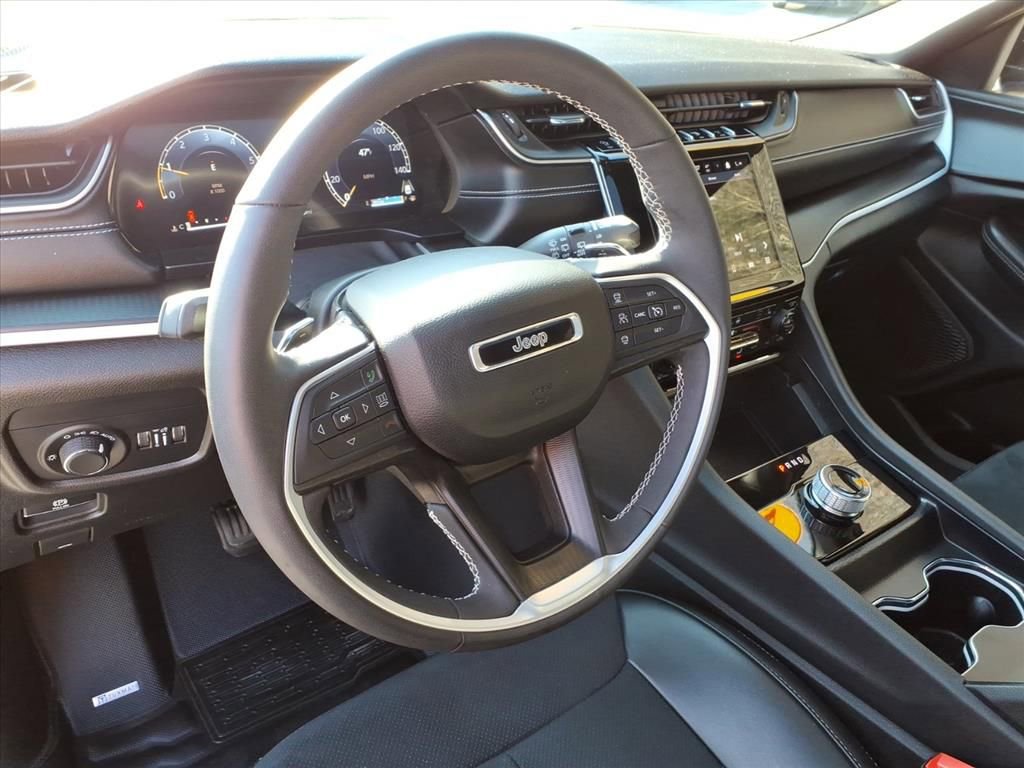 Used 2024 Jeep Grand Cherokee Altitude image 12