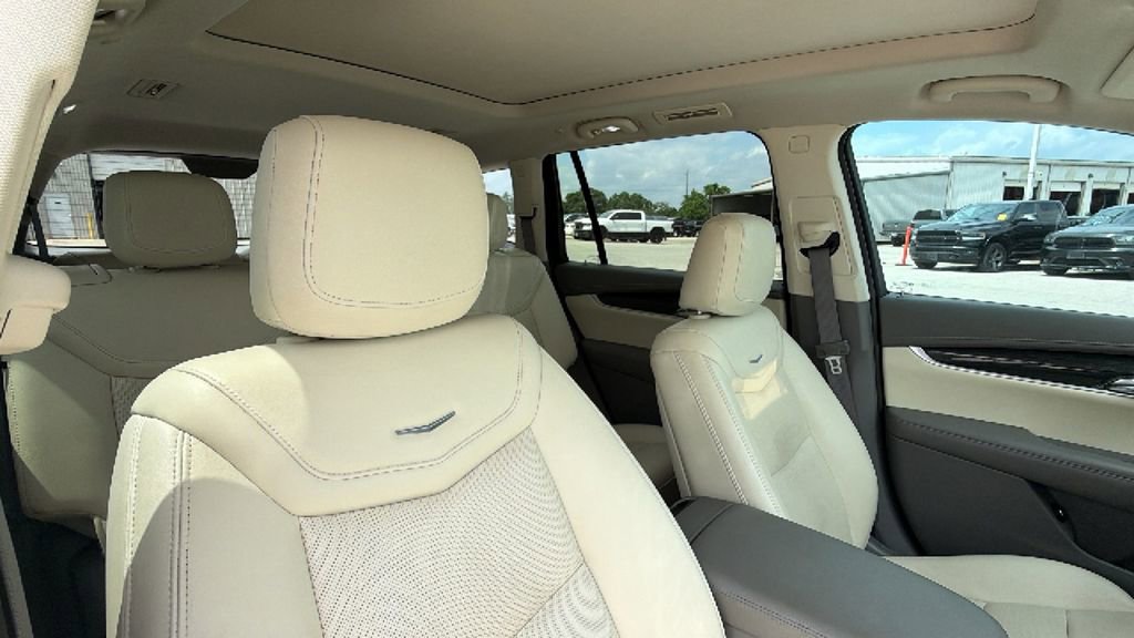 Used 2021 Cadillac XT6 Premium Luxury image 34
