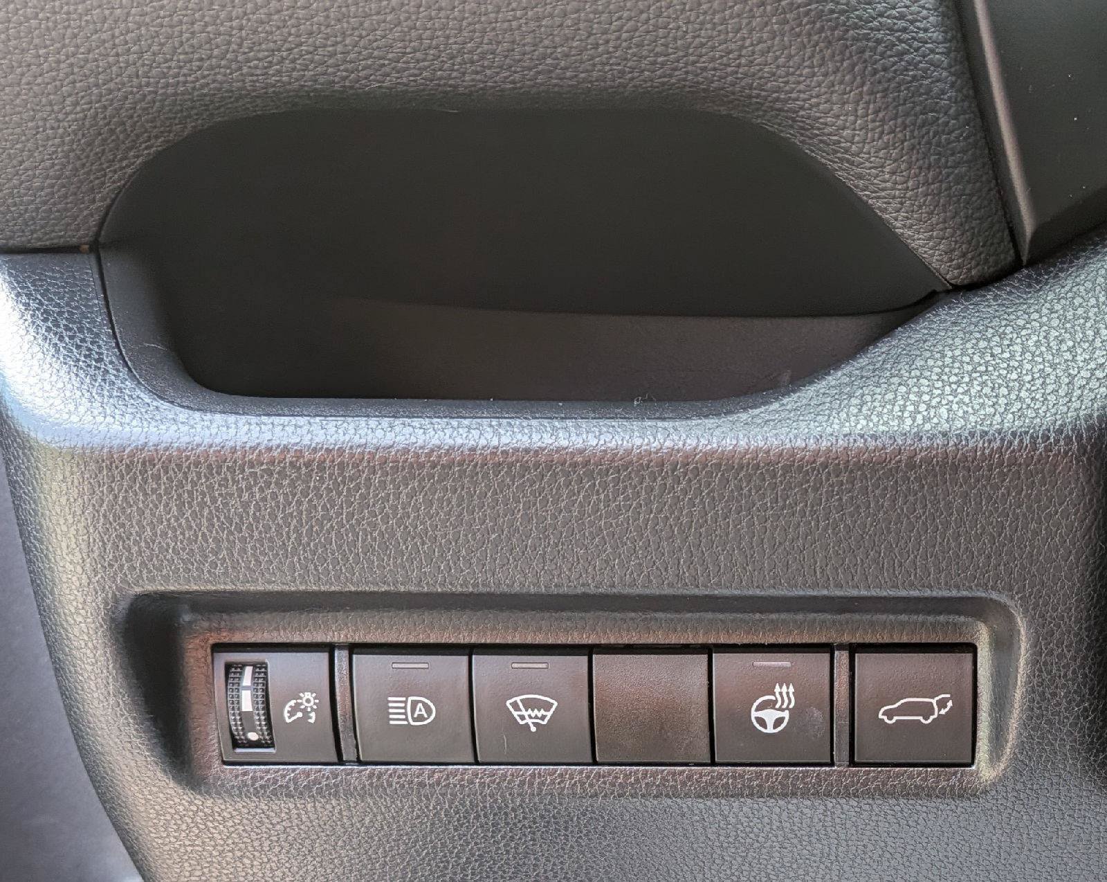 Used 2021 Toyota RAV4 XLE w/ Convenience Package AWD/4WD image 14