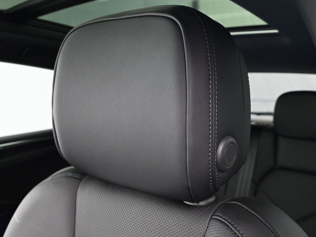 New 2025 Porsche Macan image 20