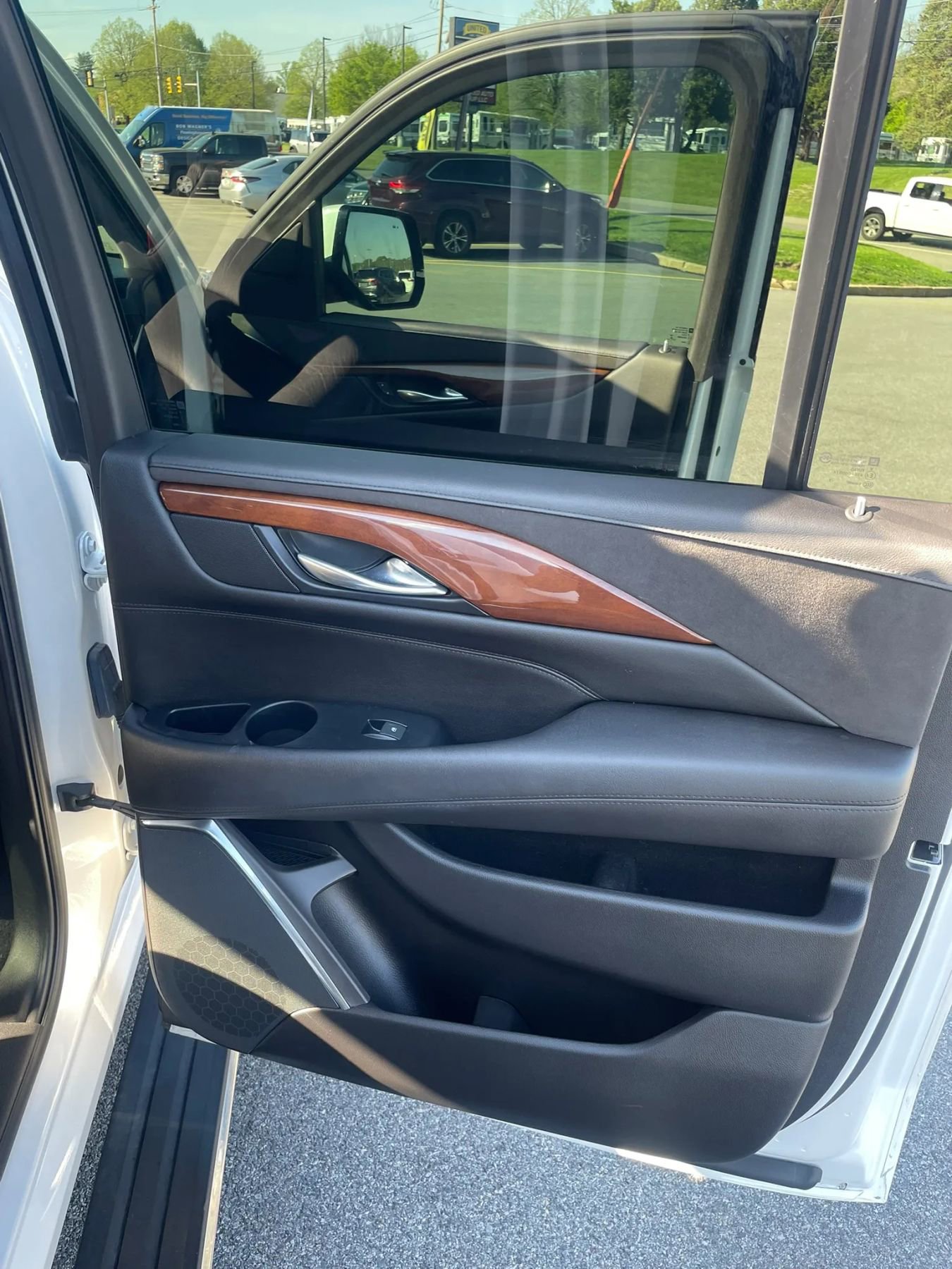 Used 2018 Cadillac Escalade ESV Premium Luxury AWD/4WD image 21