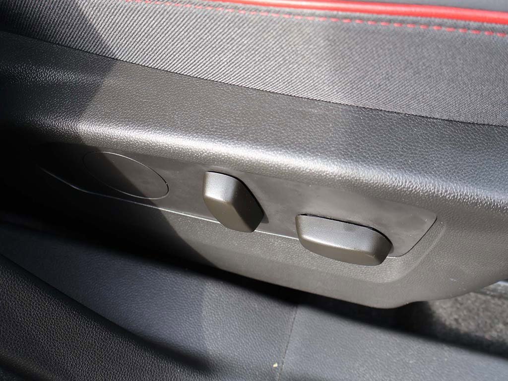 Used 2023 Buick Envision Essence w/ Sport Touring Package image 36