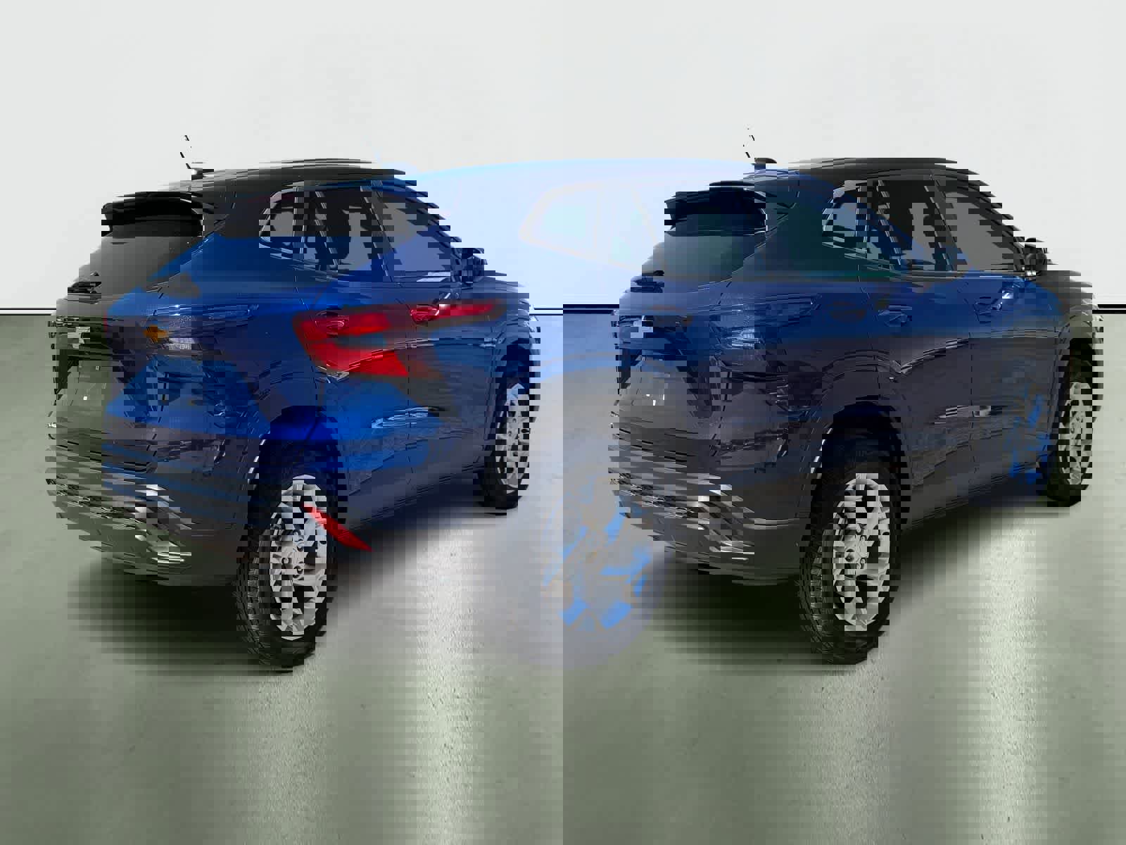 Used 2024 Chevrolet Trax LS w/ LS Convenience Package image 5