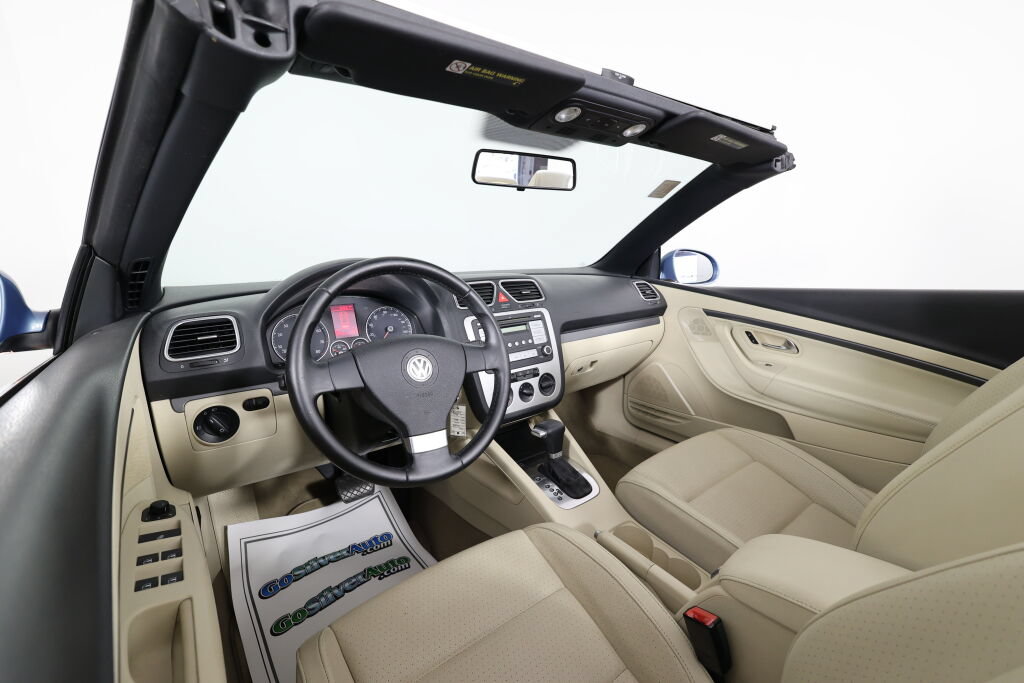 Used 2008 Volkswagen Eos 2.0T FWD image 11