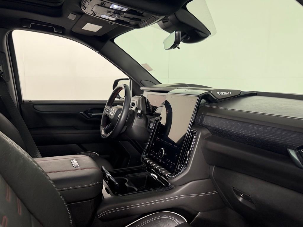 Used 2025 GMC Yukon AT4 Ultimate AWD/4WD image 33
