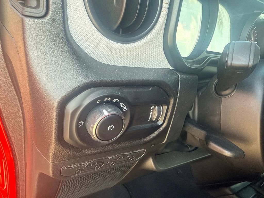 Used 2025 Jeep Wrangler Sport image 19