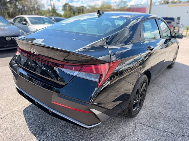 Used 2026 Hyundai Elantra Sport FWD image 7