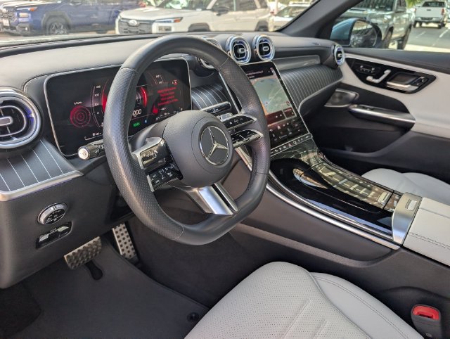Used 2025 Mercedes-Benz GLC 350e 4MATIC image 9