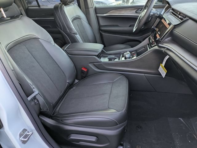 New 2026 Jeep Grand Cherokee Altitude AWD/4WD image 33