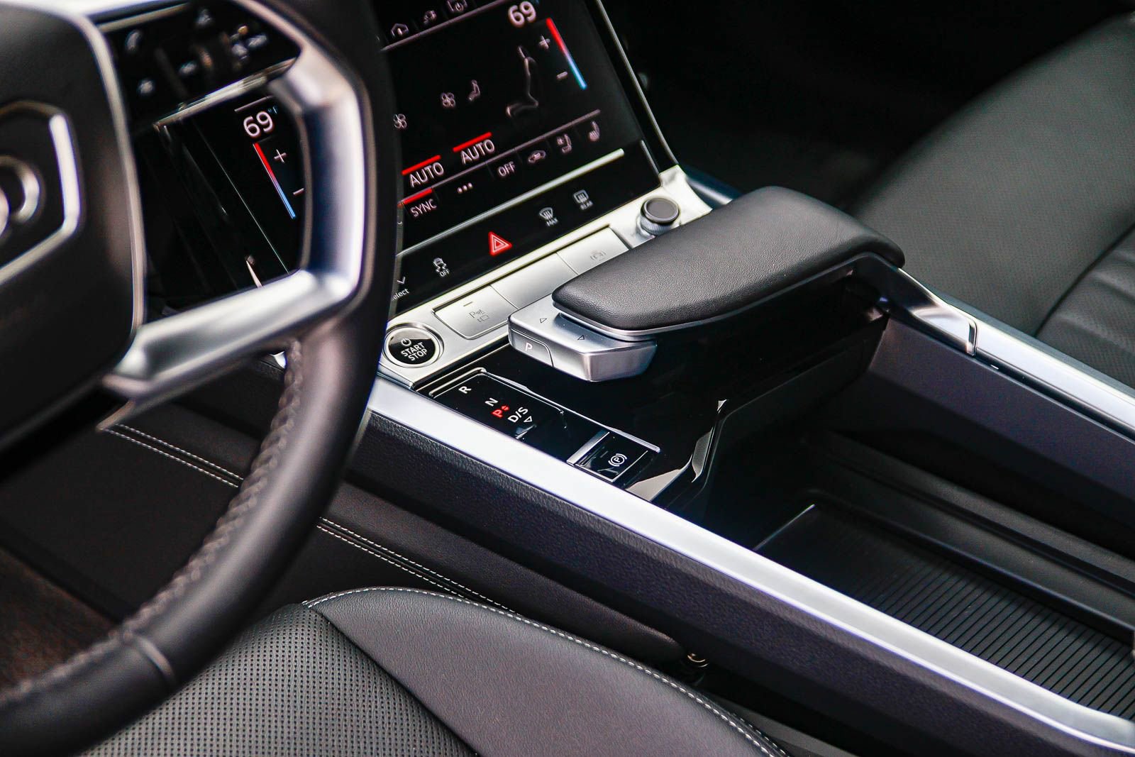 Used 2024 Audi Q8 e-tron Premium Plus AWD/4WD image 21