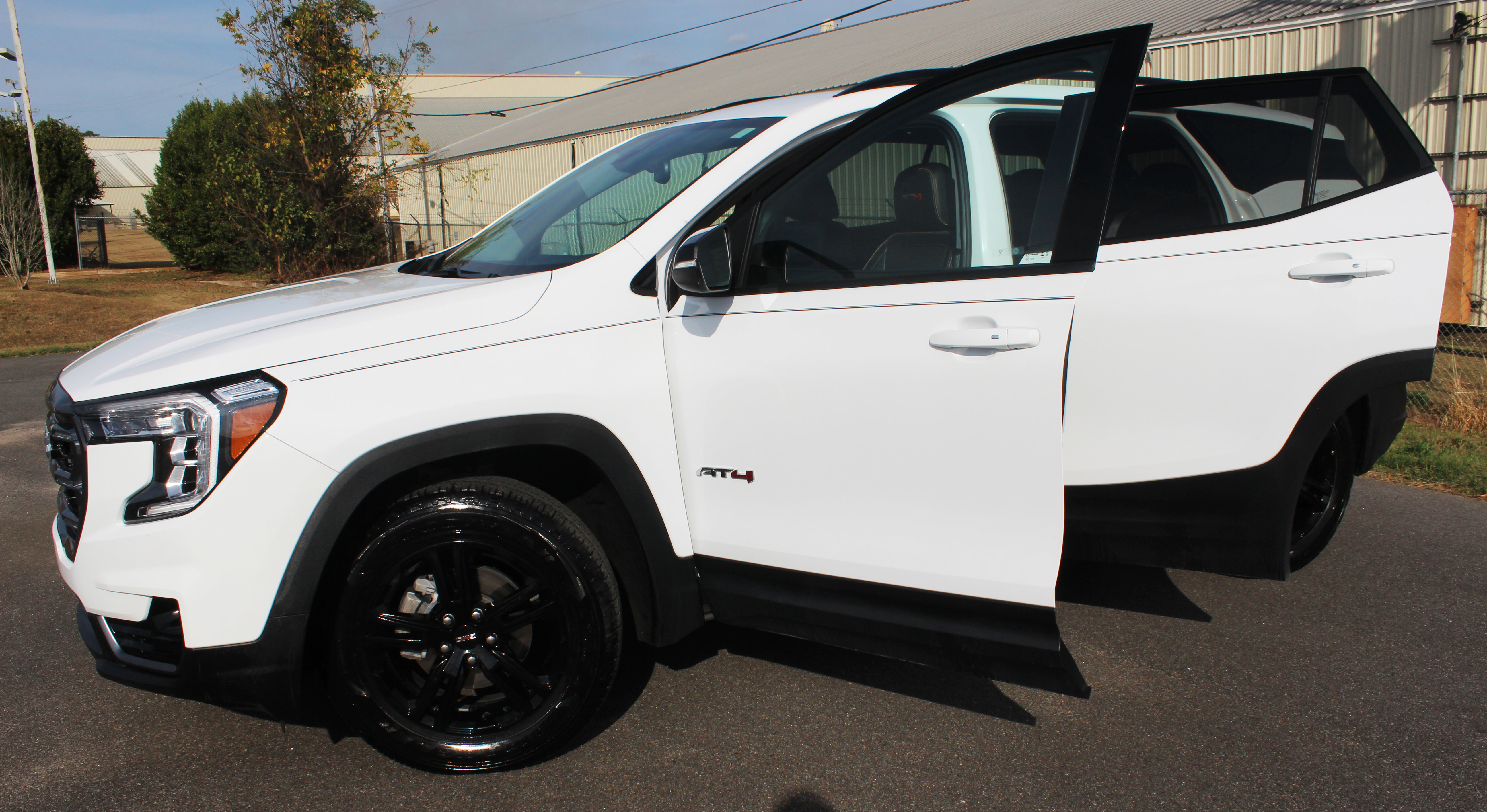 Used 2024 GMC Terrain AT4 image 4