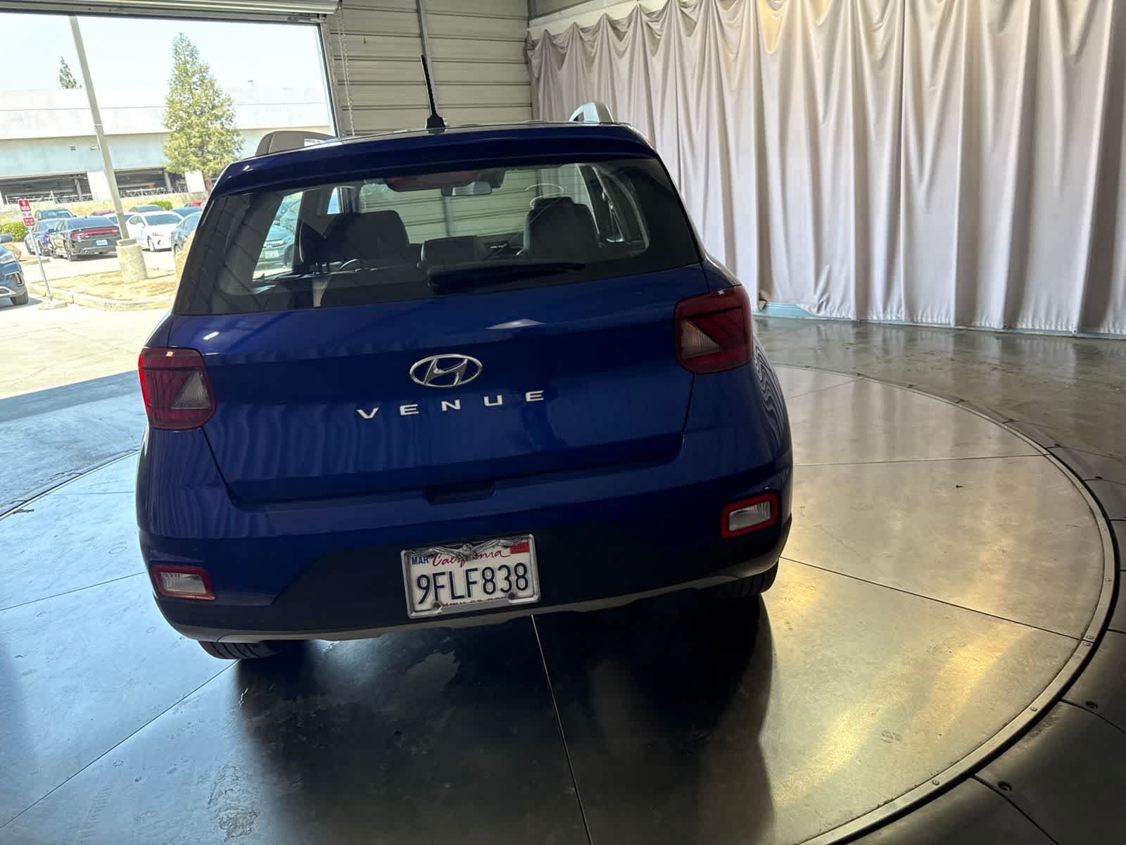 Used 2023 Hyundai Venue Limited FWD image 6