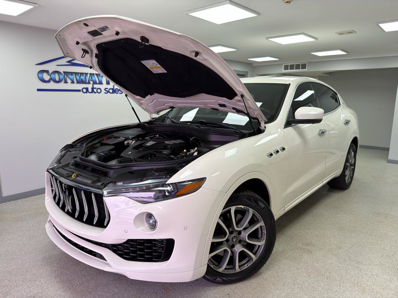 Used 2020 Maserati Levante AWD/4WD image 34