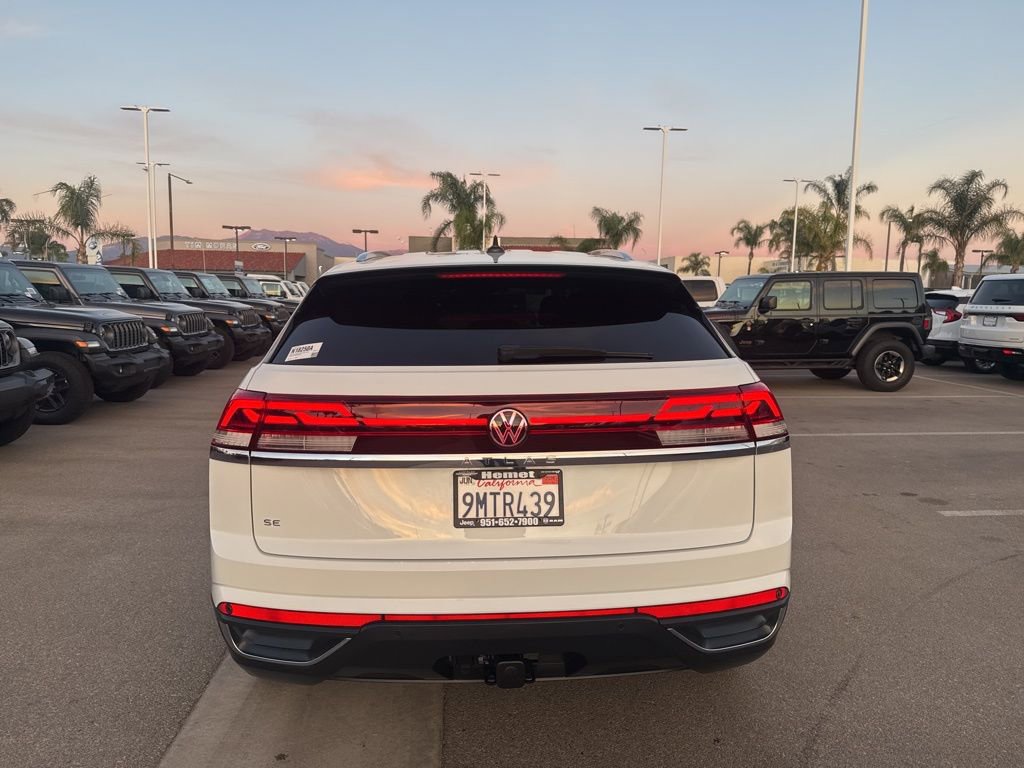 Used 2024 Volkswagen Atlas Cross Sport SE w/ Black Wheel Package image 7