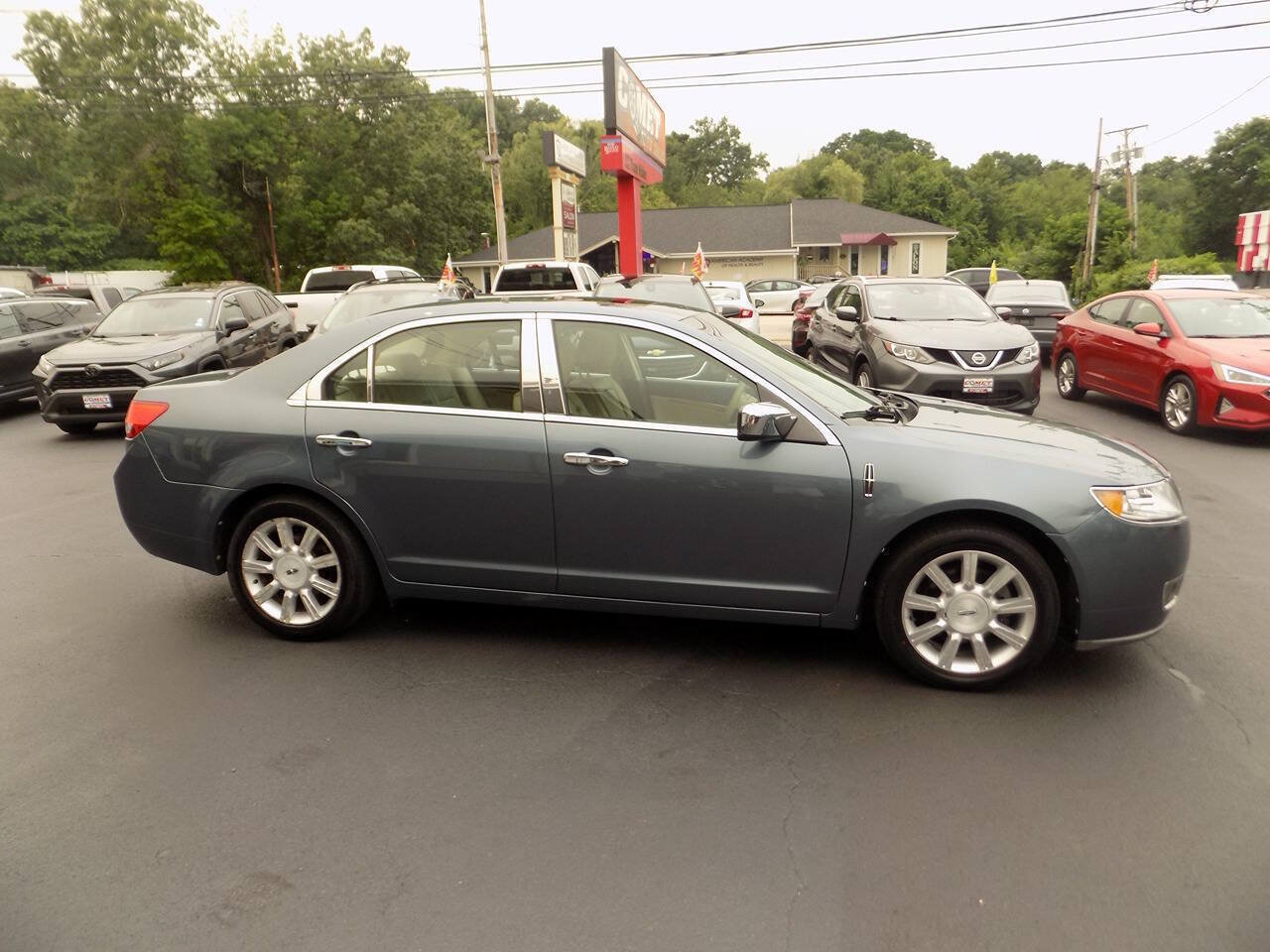 Used 2011 Lincoln MKZ FWD image 3