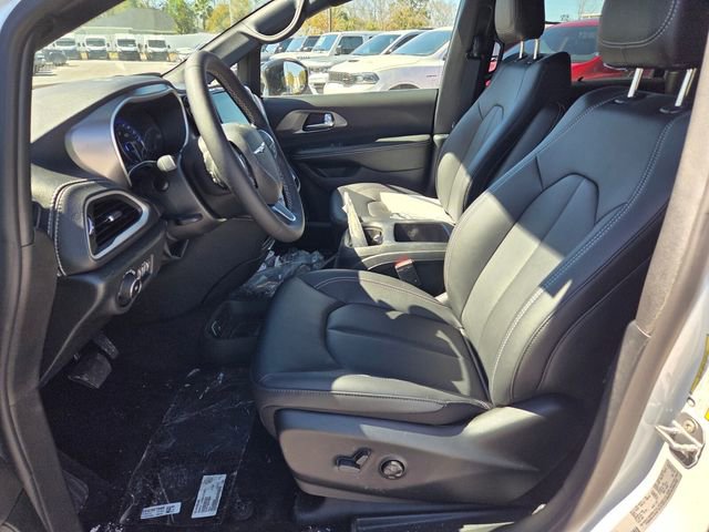 New 2026 Chrysler Pacifica Select FWD image 3