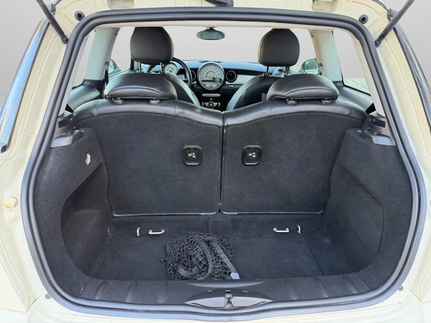 Used 2010 MINI Cooper Hardtop image 15