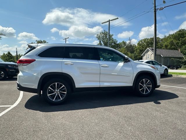 Used 2019 Toyota Highlander XLE AWD/4WD image 16