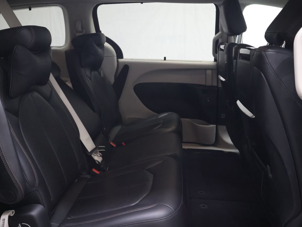 Used 2020 Chrysler Pacifica Touring-L Plus FWD image 12