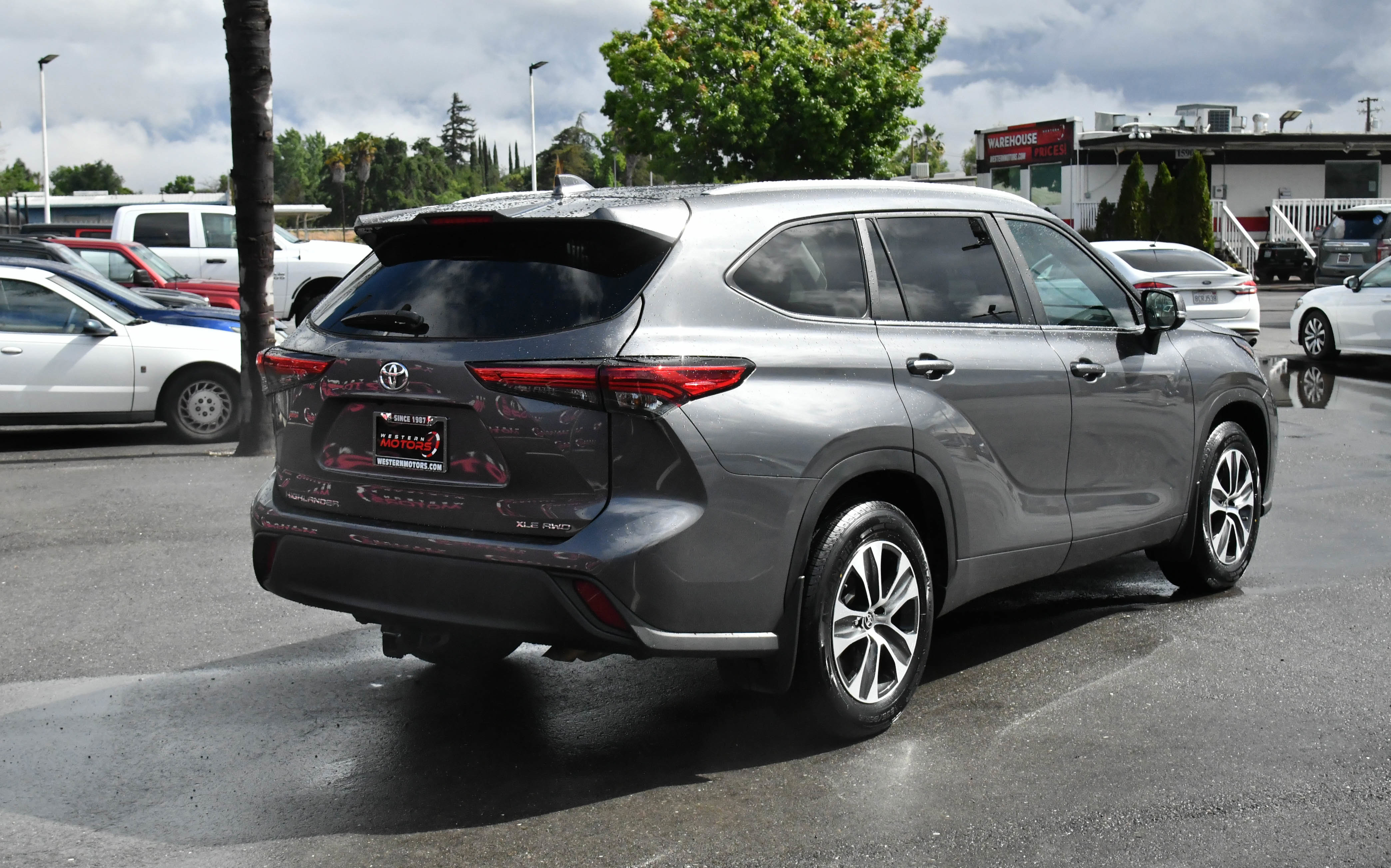 Used 2023 Toyota Highlander XLE AWD/4WD image 8