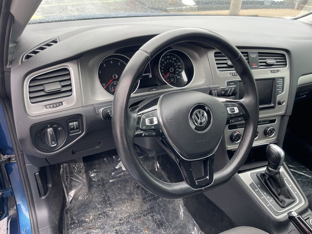 Used 2017 Volkswagen Golf S image 10