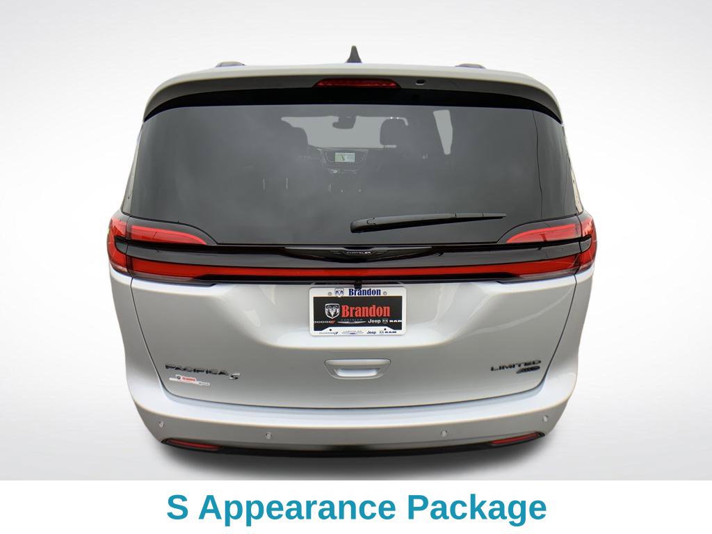 New 2026 Chrysler Pacifica Limited w/ S Appearance Package AWD/4WD image 5