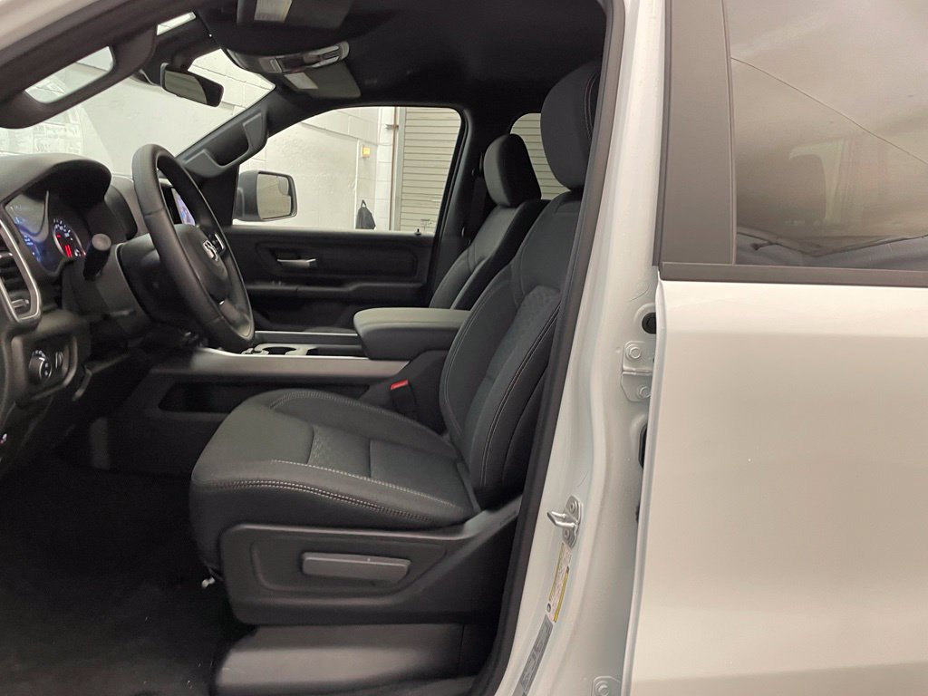 New 2026 RAM 1500 Express AWD/4WD image 17