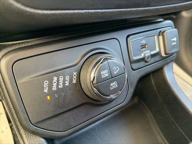 Used 2018 Jeep Renegade Trailhawk w/ Cold Weather Group II image 21