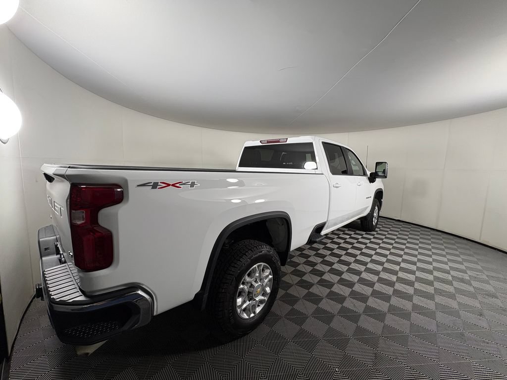 Used 2024 Chevrolet Silverado 3500 LT AWD/4WD image 5