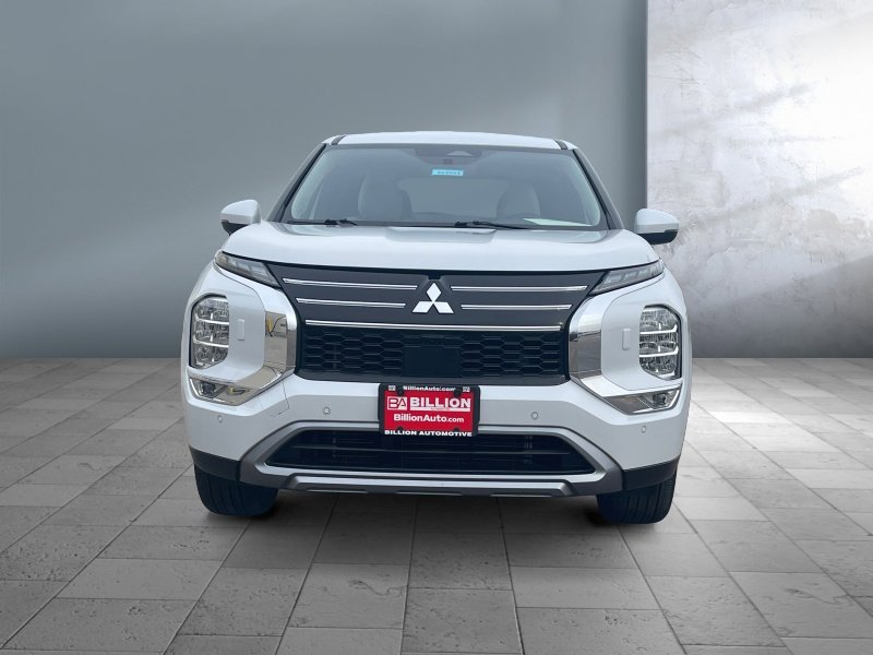 Used 2025 Mitsubishi Outlander SE AWD/4WD image 2