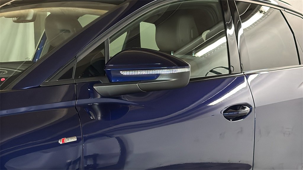 Used 2024 Audi Q4 e-tron Prestige image 5