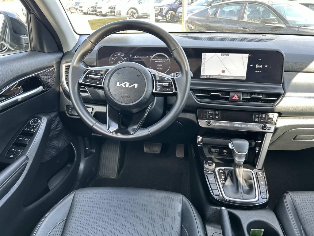 Used 2025 Kia Seltos EX w/ EX Sunroof Package AWD/4WD image 12