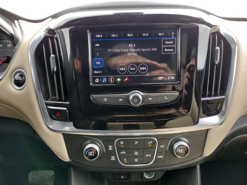 Used 2023 Chevrolet Traverse LS w/ Safety Package image 3