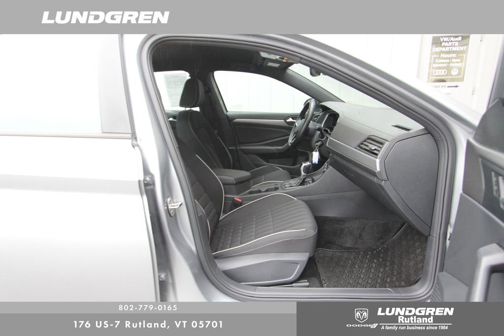 Used 2024 Volkswagen Jetta Sport image 9