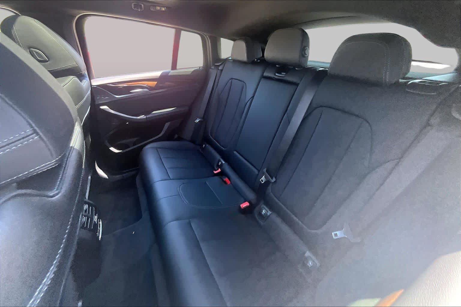Used 2025 BMW X4 xDrive30i AWD/4WD image 19