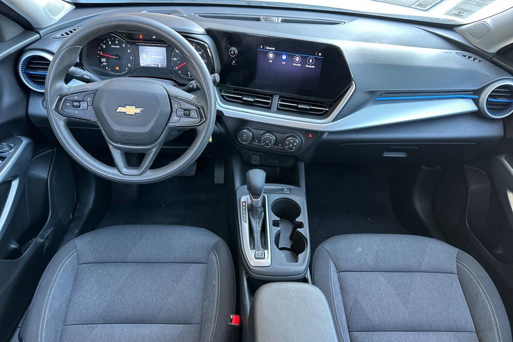 Used 2024 Chevrolet Trax LS w/ LS Convenience Package FWD image 13