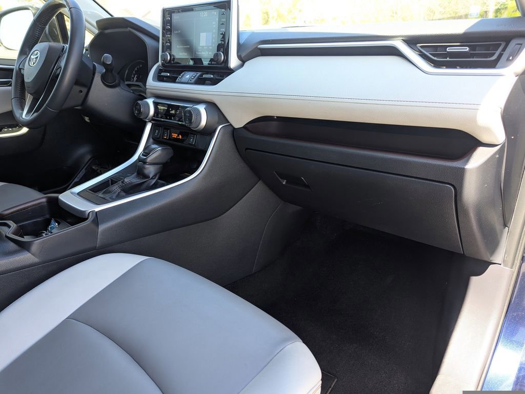 Used 2019 Toyota RAV4 Limited w/ Advanced Technology Package image 10