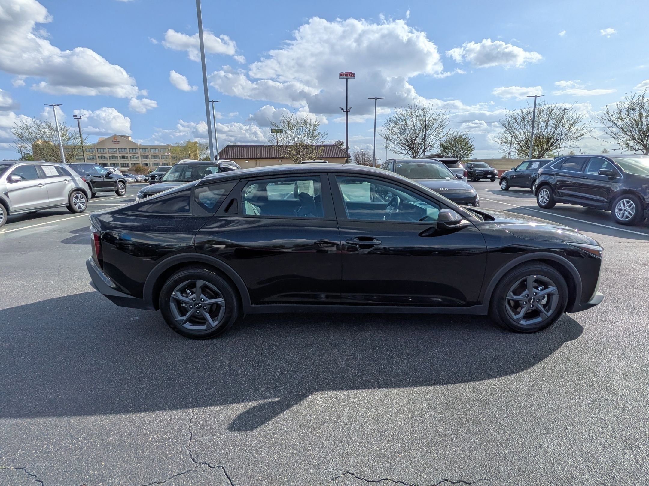 Used 2025 Kia K4 LXS image 2