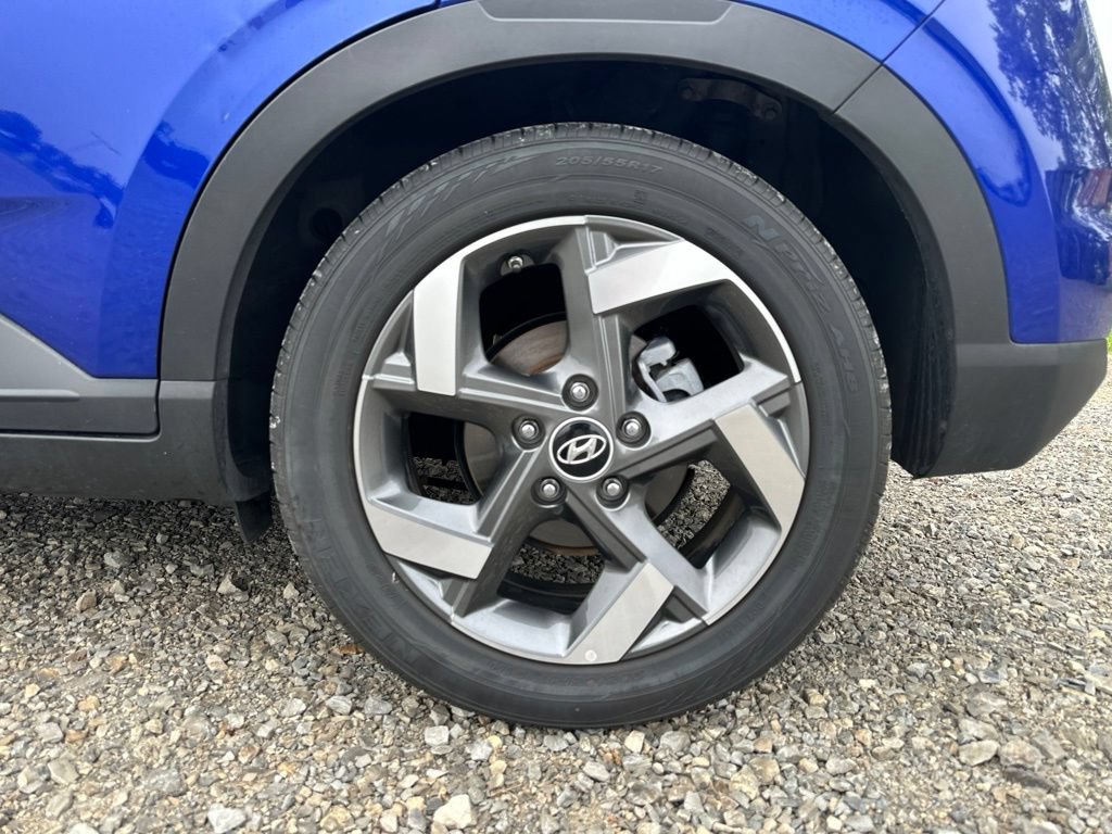 Used 2025 Hyundai Venue SEL FWD image 5