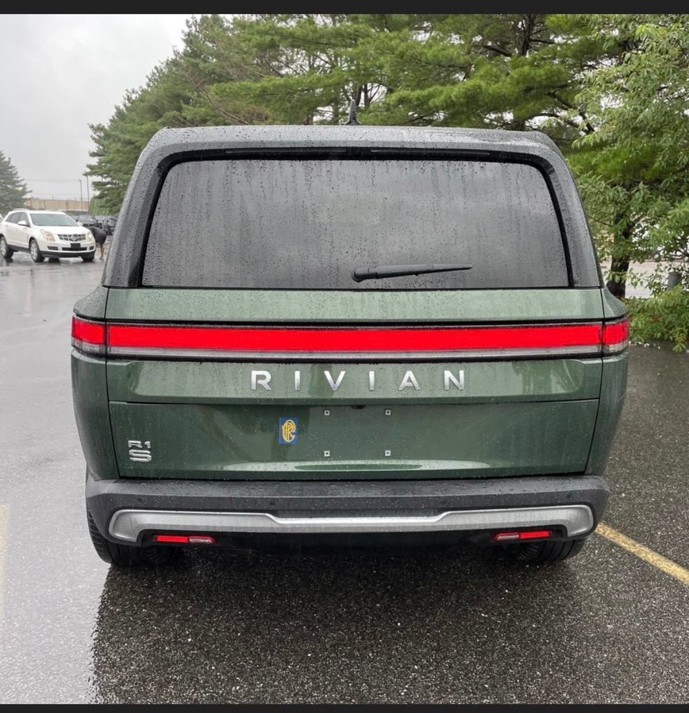 Used 2025 Rivian R1S Adventure Dual AWD/4WD image 5