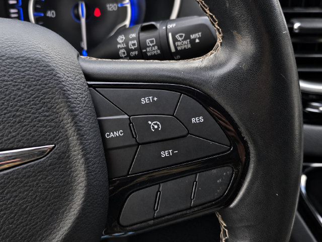 Used 2020 Chrysler Pacifica Touring-L w/ S Appearance Package FWD image 29