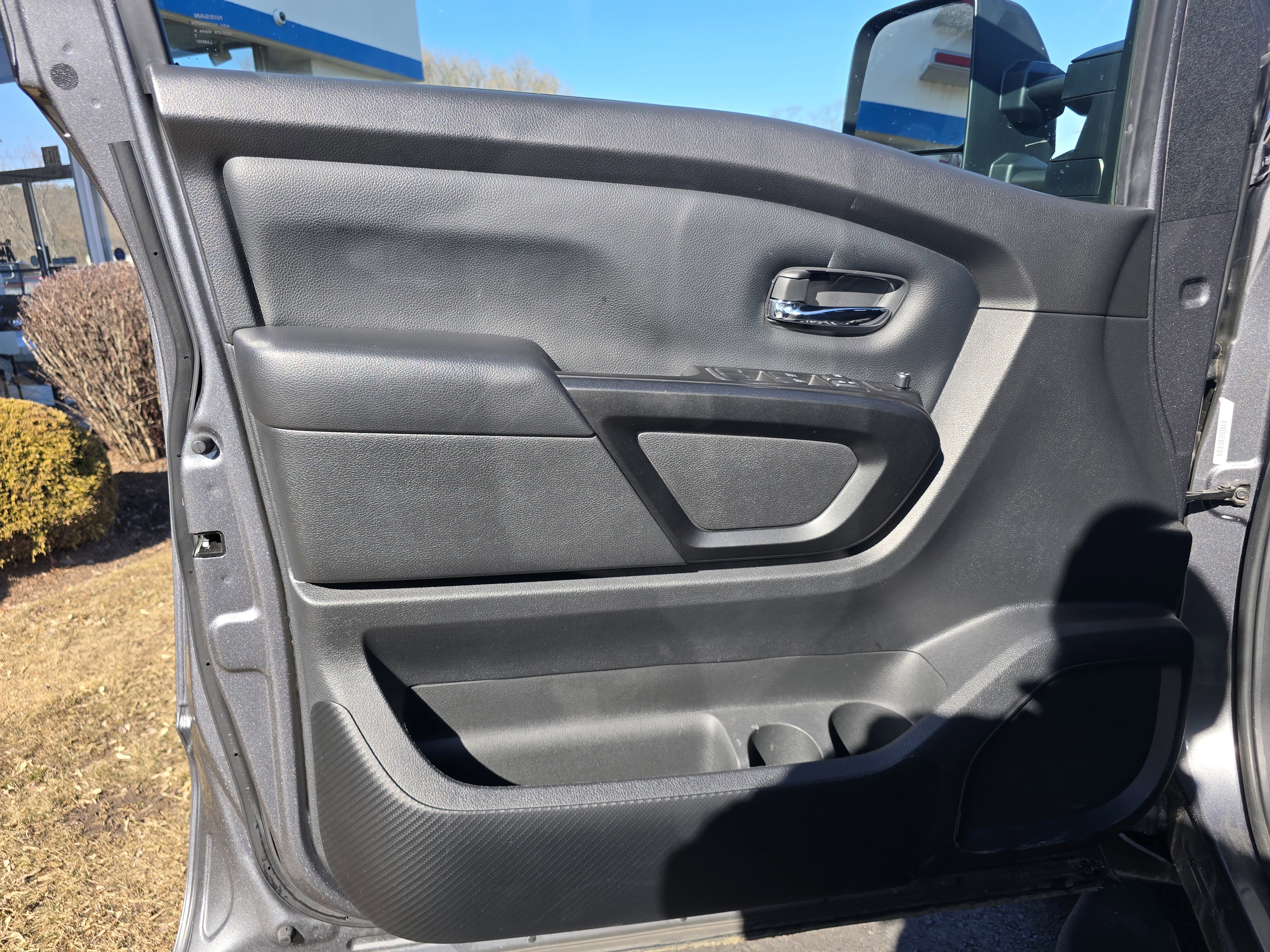 Used 2024 Nissan Titan SV w/ SV Convenience Package image 18