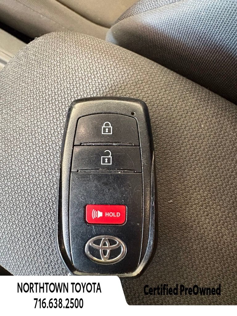 Used 2022 Toyota Corolla Cross LE w/ Moonroof Package AWD/4WD image 30
