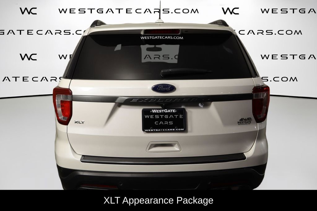 Used 2018 Ford Explorer XLT w/ Equipment Group 202A image 4